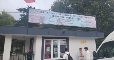 Stire din Cultură-Educație : Căminiști la Liceul "Miron Costin", dar în weekend acasă. "Nu-i dă nimeni afară!"