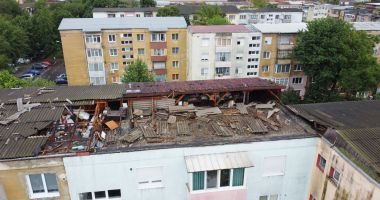 Stire din Social : Scandal pe acoperişurile smulse de vijelii. "Financiar trebuie să contribuie toţi"