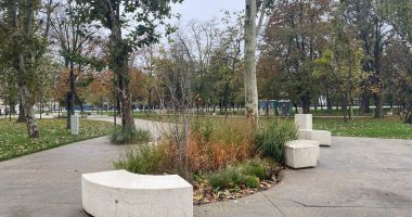 Stire din Social : Noul mobilier urban, o dezamăgire totală pentru constănțeni. "Sunt inconfortabile, nu le înțeleg rostul!"