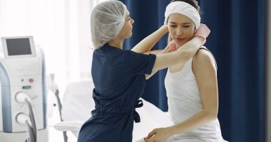 Stire din Social : Înapoi la şcoală! Asistenţii medicali ar putea fi obligaţi să-şi continue studiile