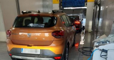 Stire din Economie : Cât praf, câtă mizerie! Spălătoria auto, o afacere care a devenit înfloritoare la Constanţa
