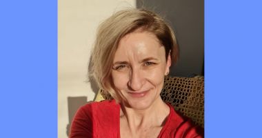 Stire din Cultură-Educație : Adela Grozeanu: „După 25 de ani de predare, am ajuns să-mi fie rușine că sunt profesor”