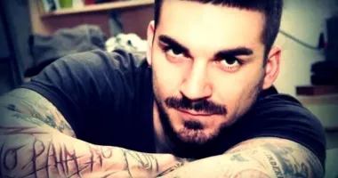 Stire din Eveniment : Detalii șocante! Bărbatul care și-ar fi ucis bunica și fratele ar fi fost internat la Psihiatrie