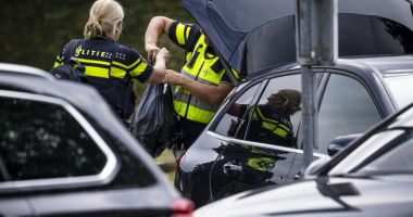 Stire din Actualitate : Muzeul Drents, de unde au fost furate piese de tezaur dacic, anunţă că trei suspecţi au fost arestaţi în acest caz
