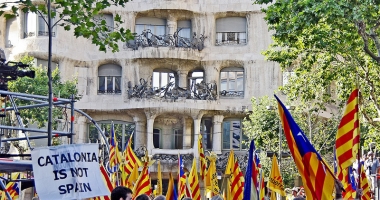 Stire din Actualitate : Sute de primari din Catalonia,  reuniți la Barcelona, în sprijinul referendumului de autodeterminare