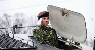 Sute de militari  se pregătesc  de defilarea oficială, pe bulevardul Tomis - 3