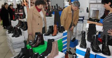 Stire din Economie : Sute de constănțeni au luat cu asalt Târgul TINIMTEX, din Mamaia