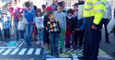 Stire din Eveniment : Sute de copii au asistat la prima lecție interactivă despre circulația rutieră