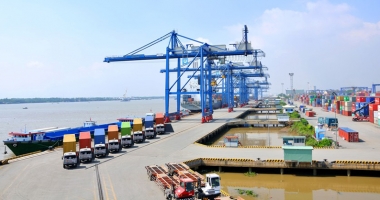 Stire din Economie : Sute de containere cu deșeuri, abandonate în porturile din Saigon