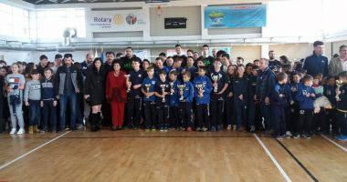Stire din Sport : Sute de copii s-au bucurat, la Cumpăna, de prezența sportivilor de la BC Athletic și CSU Neptun