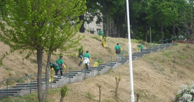 Stire din Social : Platformele de deșeuri din cartierele Tomis III și Tomis Nord, curățate și igienizate