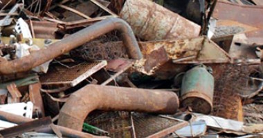 Stire din Eveniment : Sute de kilograme de fier vechi, cărate  cu autoutilitara
