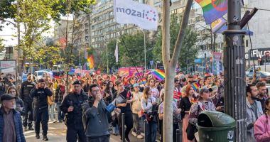 Stire din Social : Sute de participanți au mărșăluit pe stradă la mitingul pro-parteneriat civil