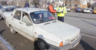 Stire din Eveniment : Sute de șoferi, amendați pentru nereguli în trafic