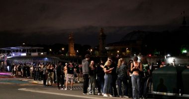 Stire din Actualitate : Sute de tineri au fost alungaţi în forţă din centrul Parisului