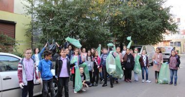 Mii de flori plantate în campania "Curățăm  Constanța noastră" - 2