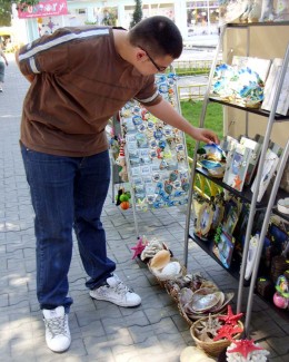 Stire din Diverse : Comercianții rămân fără bani în buzunare