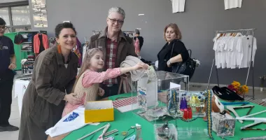 Stire din Social : 13.000 de lei pentru copiii cu diabet, la finalul târgului caritabil „Raze pe umeraș”. Donațiile continuă