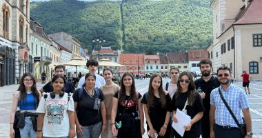Stire din Cultură-Educație : Tinerii din Arhiepiscopia Tomisului prezenți la Tabăra YoungLife România 2025