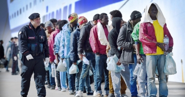 Stire din Actualitate : O altă tabără de circa 2.000  de migranți, evacuată la Paris