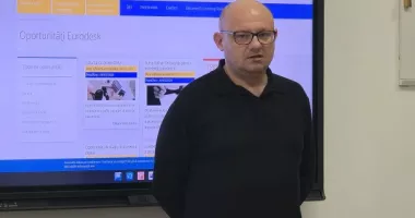 Vacanțe în străinătate, tabere distruse acasă. Două lumi pentru elevii din România - 3