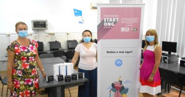 Stire din Cultură-Educație : Tablete şi camere web pentru elevii Colegiului Economic Mangalia