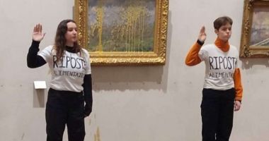 Stire din Actualitate : Activiștii ecologiști au stropit cu supă tabloul semnat de Claude Monet