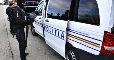 Stire din Actualitate : Reţea de tablouri false descoperită de poliţişti la o galerie de artă din Capitală