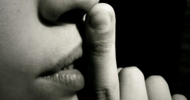 Stire din Politică-Administrație : EDITORIAL: Când Nicușor tace, județul se desface