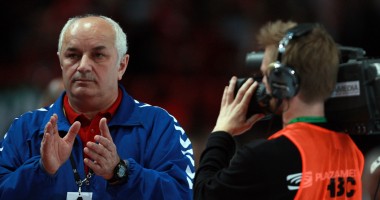 Stire din Sport : Gheorghe Tadici: "Încerc să găsesc un nucleu de 12-14 jucătoare pentru națională"