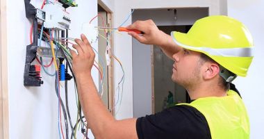 Stire din Economie : Anumiţi consumatori care nu au plătit facturile la gaz şi curent electric vor fi iertaţi