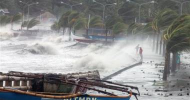 Stire din Monden : 24.000 de persoane evacuate, în așteptarea taifunului Maysak
