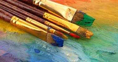 Stire din Cultură-Educație : O talentată elevă de clasa a VII-a  își vernisează expoziția la Mangalia