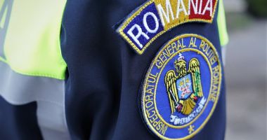 Stire din Eveniment : Un tâlhar s-a îmbrăcat în polițist și a jefuit de 22.500 de lei un trecător, în plină stradă