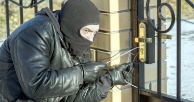 Stire din Eveniment : Tâlhari reținuți de polițiștii din Constanța, după mai multe percheziții