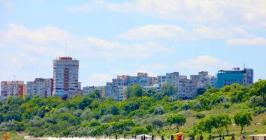 Taluzul dinspre plajele din Constanța este igienizat în ritm accelerat