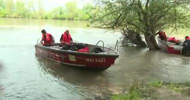 Stire din Eveniment : Un tânăr s-a înecat în Dunăre. Cadavrul a fost găsit la 20 de ore de la începerea căutărilor