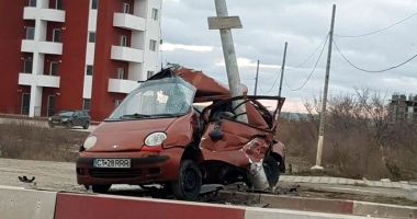Stire din Eveniment : Tânăr decedat după ce a intrat cu mașina în stâlp, la Mamaia Nord