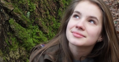 Stire din Actualitate : Tânără de 19 ani, violată și ucisă de un migrant. Tatăl ei lucrează la Comisia Europeană