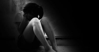Stire din Eveniment : Tânără cu handicap, torturată timp de un an și jumătate chiar de mama ei. Ororile la care era supusă fata