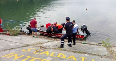 Stire din Eveniment : Tânăra înecată vineri în lacul Frumoasă ar fi căzut în apă de la înălţime, în timp ce fugea de un urs