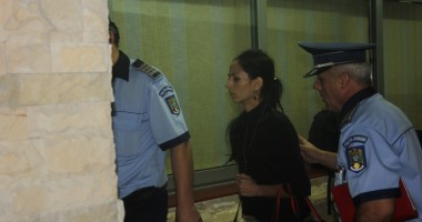 Prietena tânărului care, drogat fiind, s-a aruncat din tren, audiată de polițiștii de la Transporturi și de la Crimă Organizată - 2