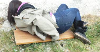Tânără răpită de  pe stradă și violată