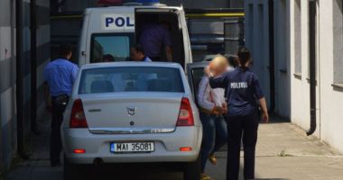 Stire din Eveniment : CAZUL CARE A ORIPILAT MII DE PĂRINȚI! Copii atacați cu spray lacrimogen, chiar de profesoara lor