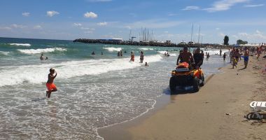 Tanără, suspectă de infecție cu coronavirus, preluată de medici de pe plaja Eforie Nord