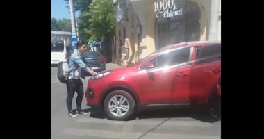 Ce spune șoferul acuzat că a luat intenționat un pieton pe capotă