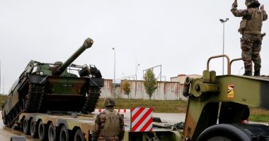 Stire din Actualitate : Două convoaie de vehicule blindate au plecat din Franța spre România