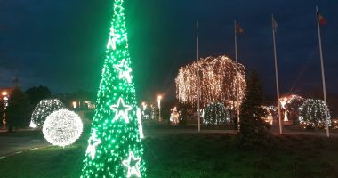 Decoruri de sărbătoare, la Ţara Piticilor din Tăbăcărie. Program extins la parcul de distracţii - 4