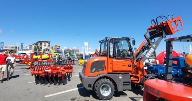 Stire din Economie : Tractoare, vehicule electrice şi produse ale cămării. A început ExpoAgroUtil 2025!