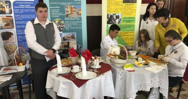 Stire din Cultură-Educație : Meseriași cu trei clase de profesională și șomeri cu facultate